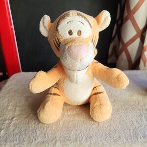 TIGGER DISNEY BABY PLUSH BLANKETS AND BEYOND RELEASE RARE FIND GUC SEE PICTURES